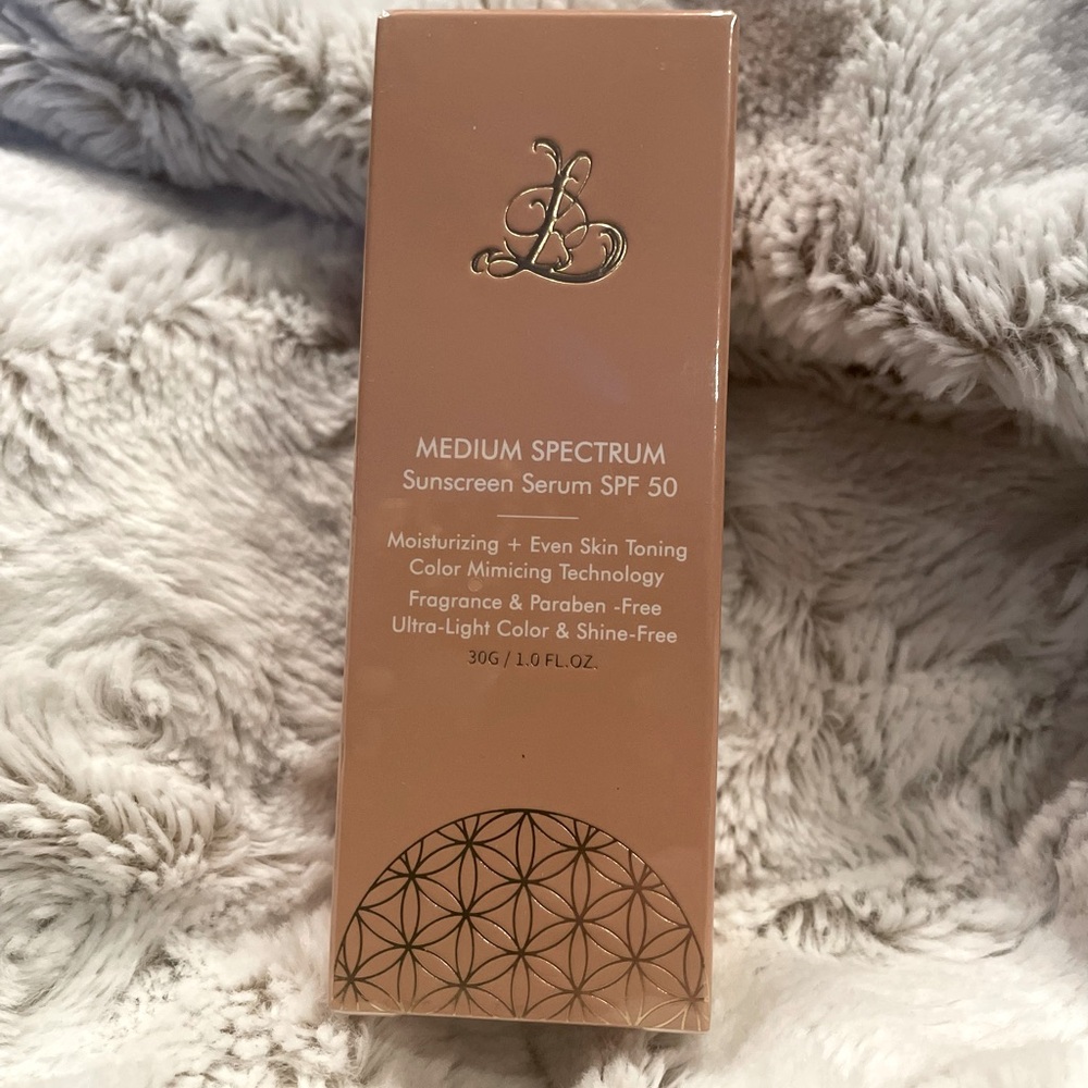💕Color Mimicing Sunscreen Serum💕